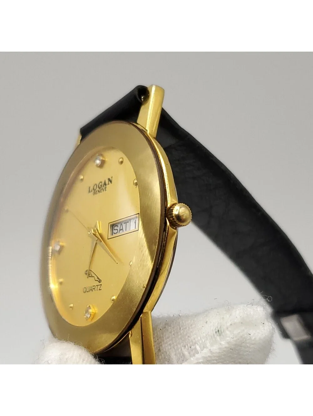 Logan Geneve Quartz Gold Tone Day/Date Dial Watch Women 32mm New Battery